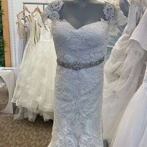Essense of Australia Lace Wedding Gown Size 16 Altered Bridal Dress Beaded Belt